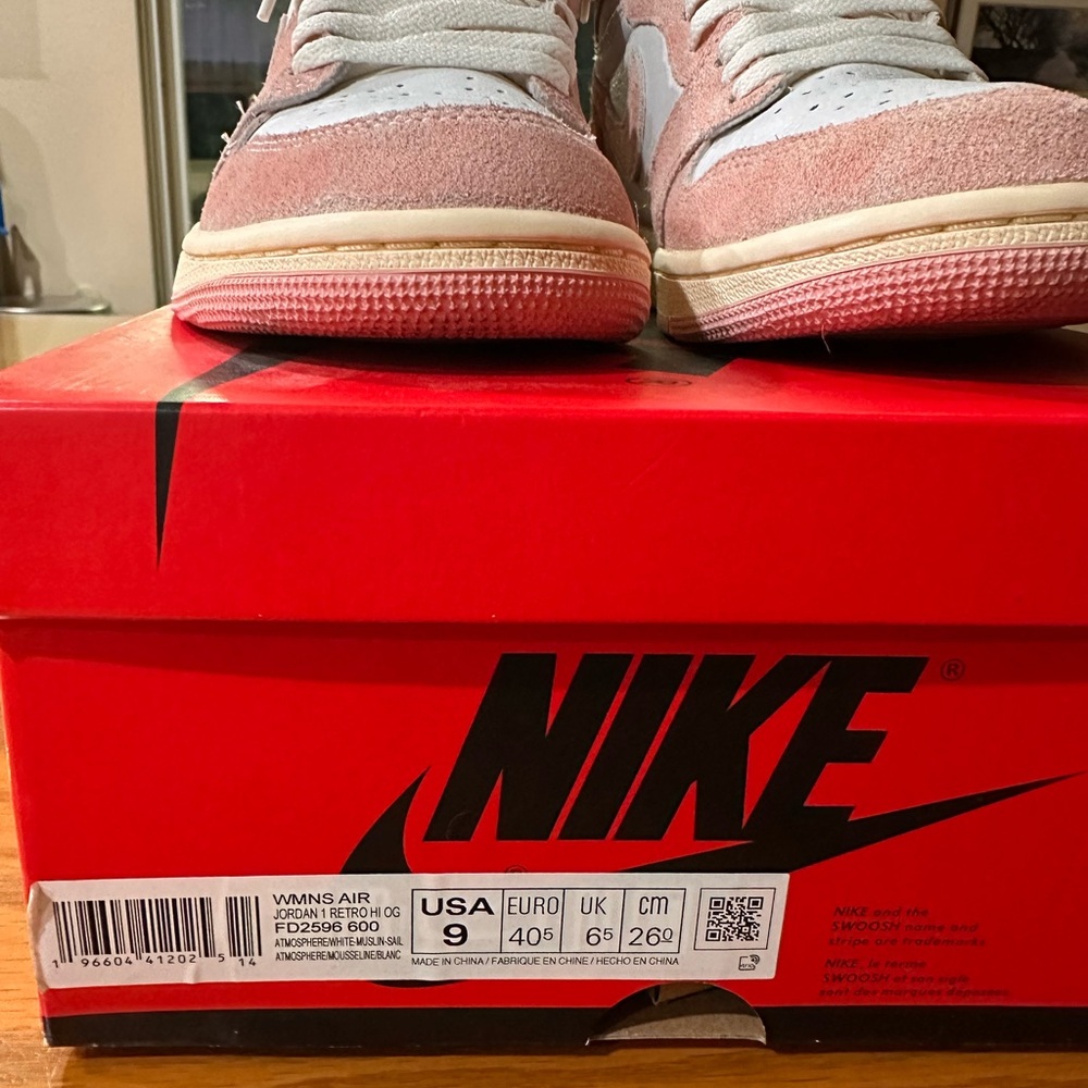 Nike Jordan 1 Retro - Picture 2 of 8